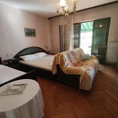 Apartament Very Big Cheap For Big Families Very Close To Sea, 3air-conditiners *