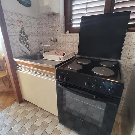 Apartament Very Big Cheap For Big Families Very Close To Sea, 3air-conditiners