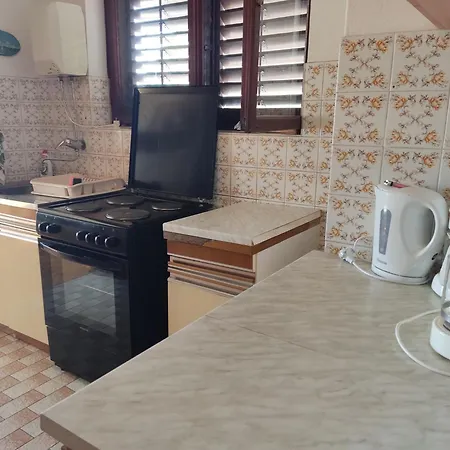 Apartament Very Big Cheap For Big Families Very Close To Sea, 3air-conditiners