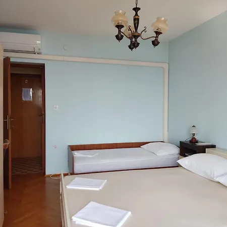Apartament Very Big Cheap For Big Families Very Close To Sea, 3air-conditiners