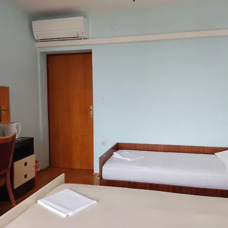 Very Big Cheap For Big Families Very Close To Sea, 3air-conditiners Apartament