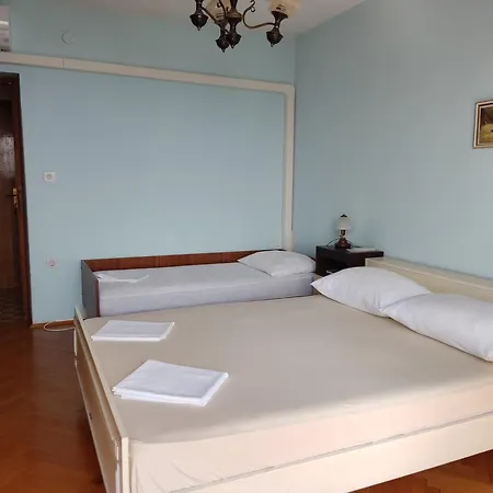 Very Big Cheap For Big Families Very Close To Sea, 3air-conditiners Apartament