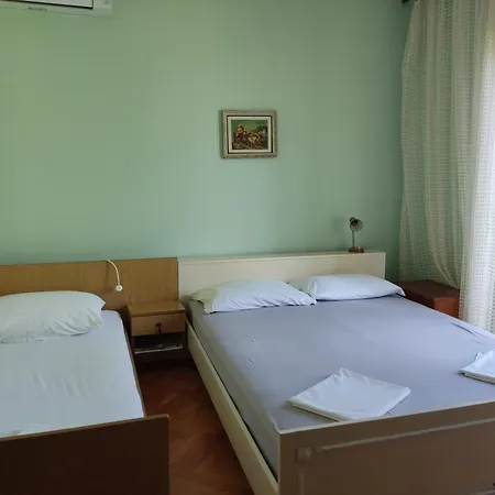 Apartament Very Big Cheap For Big Families Very Close To Sea, 3air-conditiners *