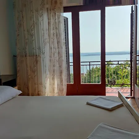Very Big Cheap For Big Families Very Close To Sea, 3air-conditiners Apartament Dramalj
