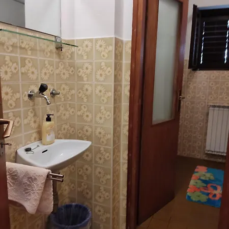 Apartament Very Big Cheap For Big Families Very Close To Sea, 3air-conditiners *