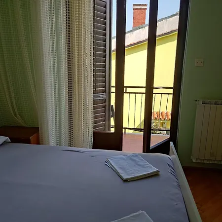 Apartament Very Big Cheap For Big Families Very Close To Sea, 3air-conditiners *