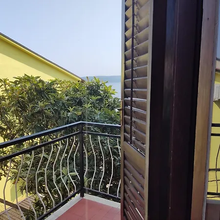 Apartament Very Big Cheap For Big Families Very Close To Sea, 3air-conditiners *